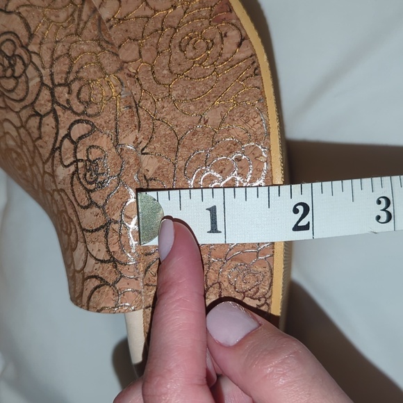 NWOT platform sandals - Picture 8 of 8